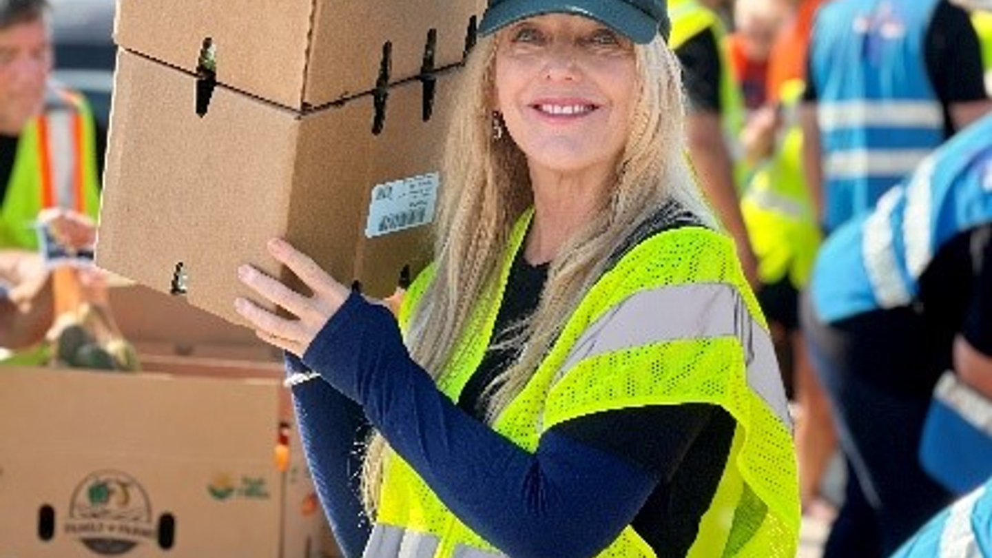 Chris Seng-Sanchez, director of Rehabilitation Services at HCA Florida Raulerson Hospital, helped us deliver produce items to Okeechobee residents through the Treasure Coast Food Bank mobile food pantry.