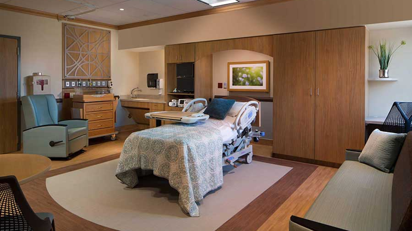 Labor and delivery room in Oviedo Medical Center.