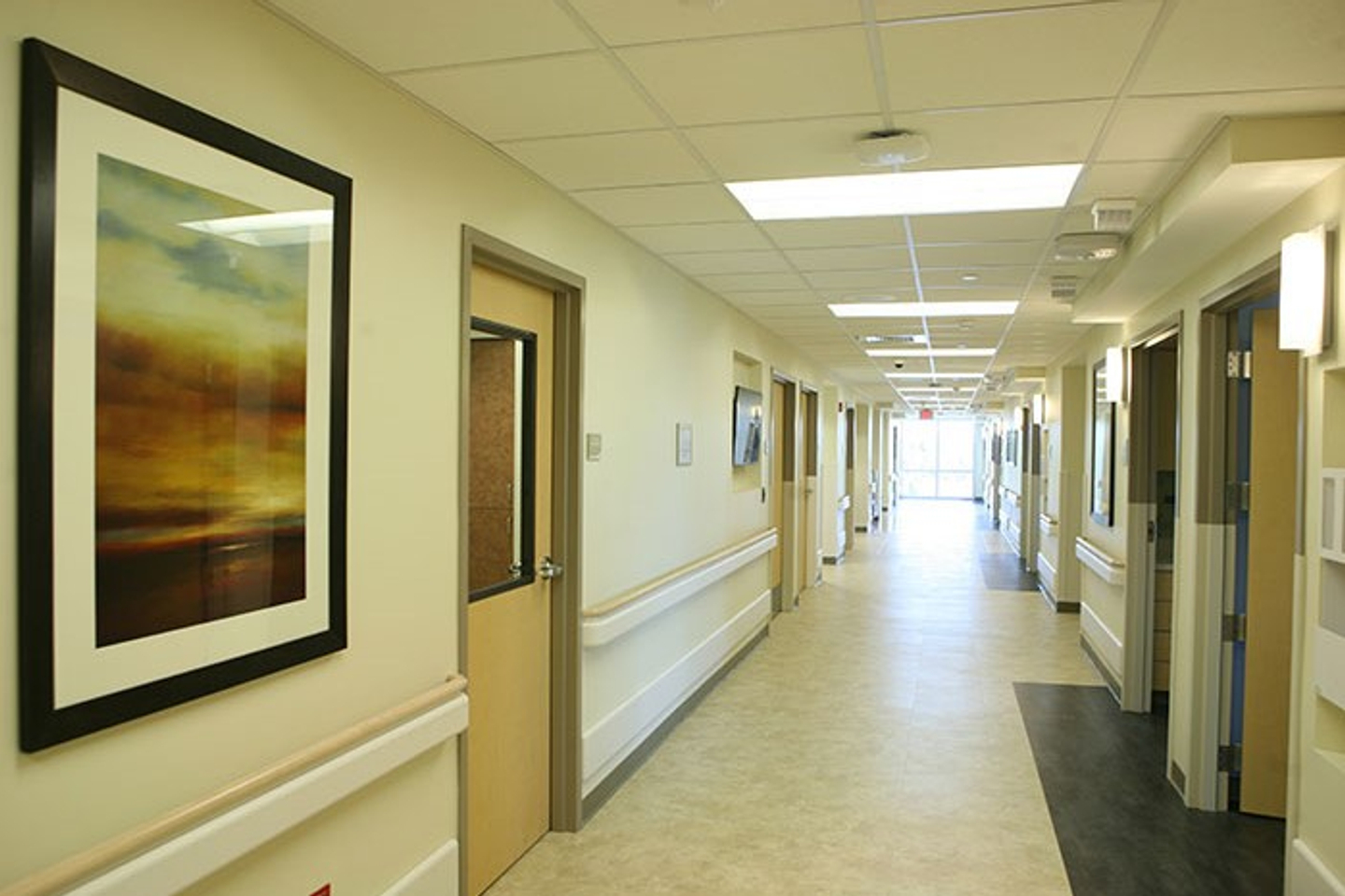 HCAFL_H_PalmsWestHospital_OrthopedicCare_hallway.jpg