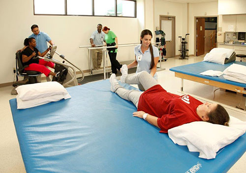 HCAFL_H_LawnwoodHospital_PhysicalTherapyRehab_gym-1.jpg