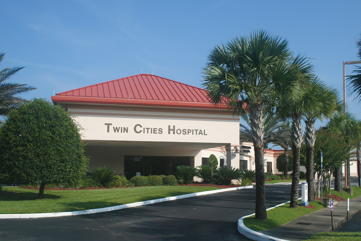 Exterior view of HCA Florida Twin Cities Hospital