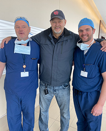 Stephen Gacioch with two doctors.