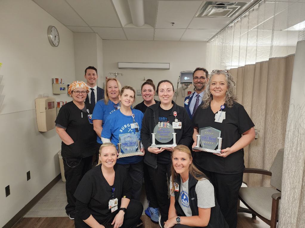 TriStar Hendersonville surgical team with their Healthgrades awards.