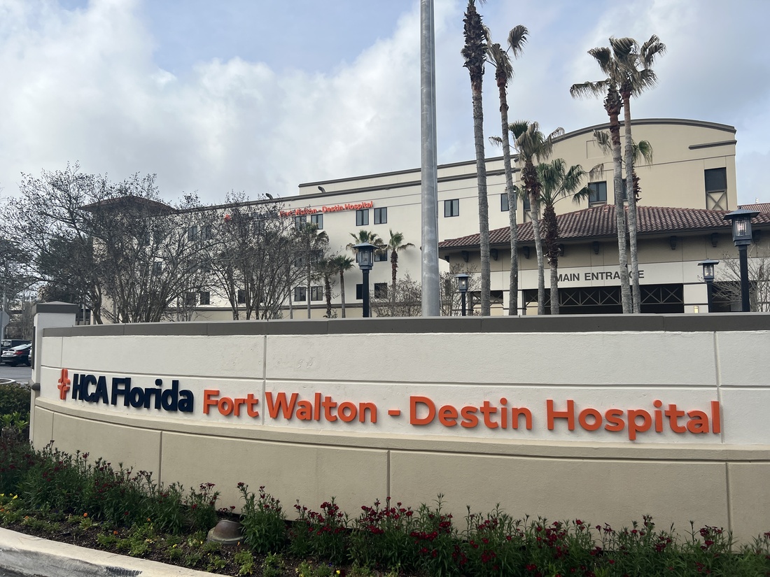 HCA Florida Fort Walton-Destin Hospital exterior sign with palm trees