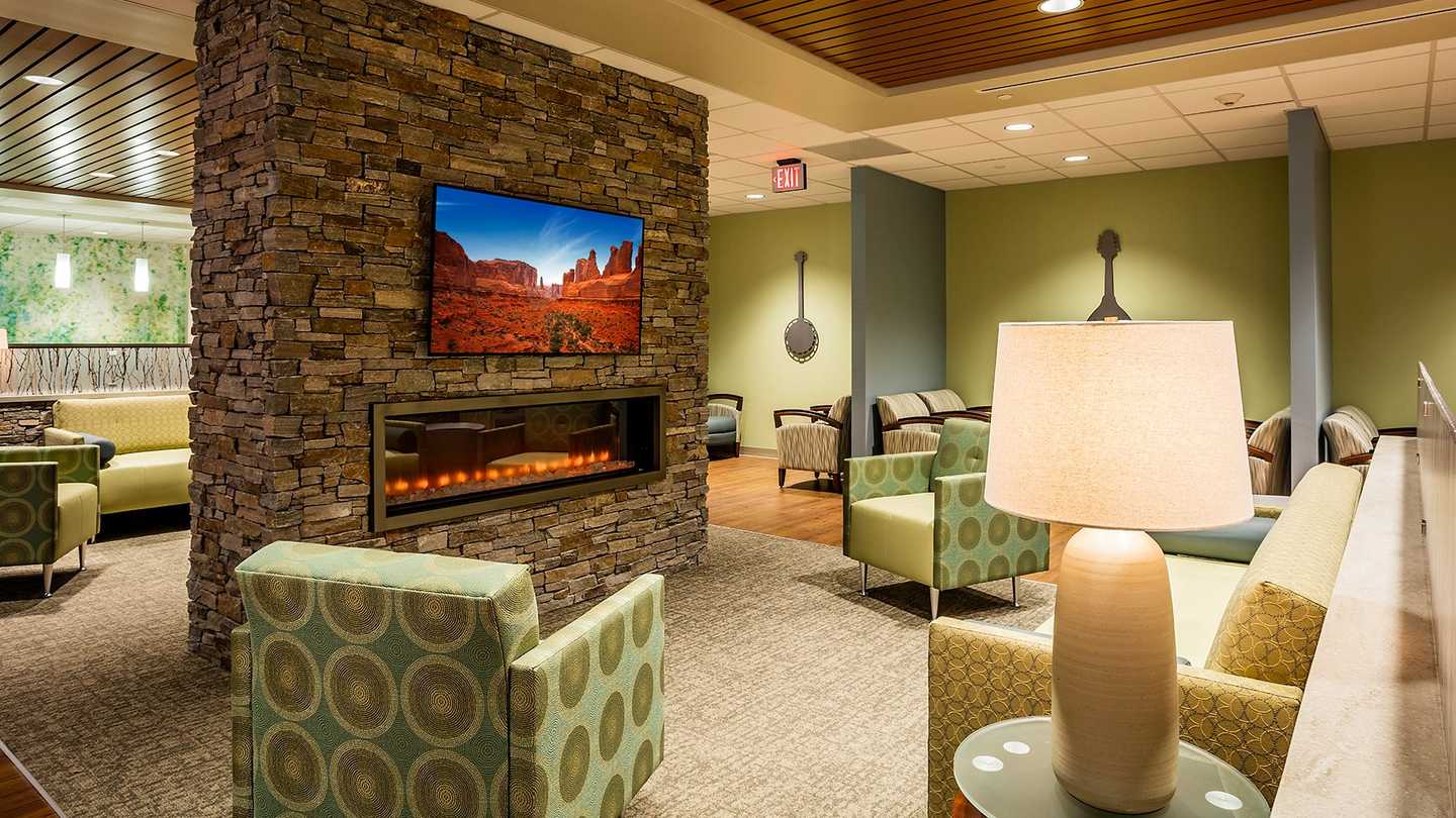 The waiting room at TriStar Centennial Advanced Joint Replacement Institute