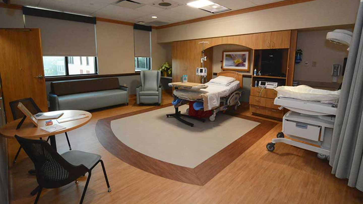 Private, spacious labor and delivery room in Oviedo Medical Center.